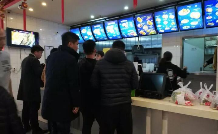 开业四五年，熟客一大把，门店像家一样