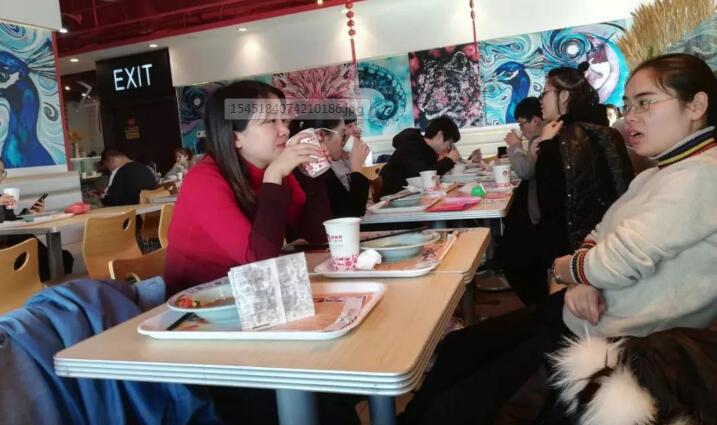 开业四五年，熟客一大把，门店像家一样