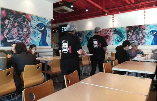 开业四五年，熟客一大把，门店像家一样